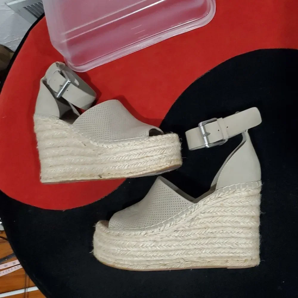 Marc Fisher Adalyn Stylish Espadrille Wedge Sandals In Taupe Size 6
